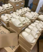 YEEZY SLIDES Pallets - Image 3