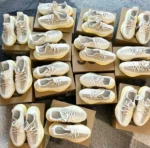 YEEZY SHOES PALLET - Image 2