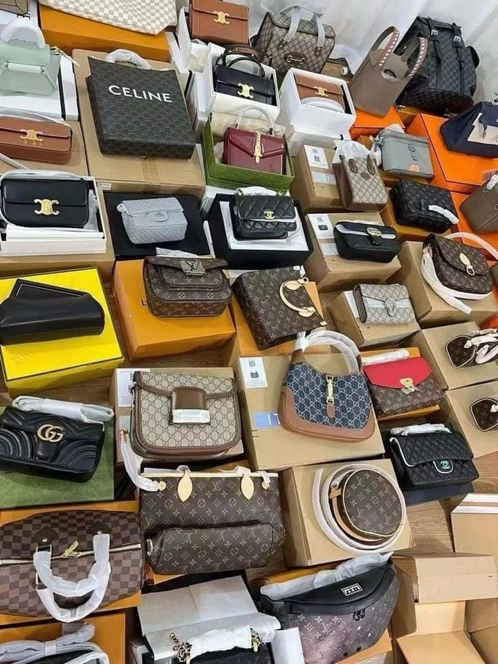 img_0322 Branded Ladies Handbags Pallets