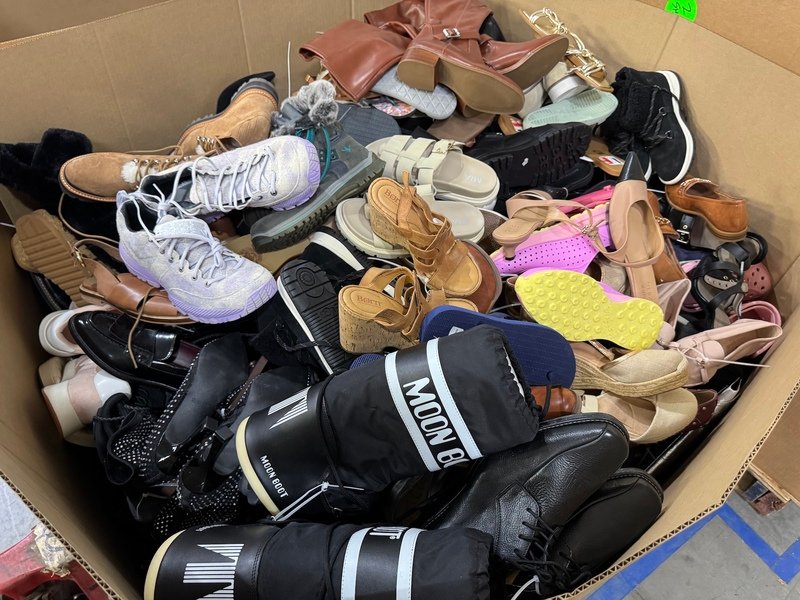 600x600 (30) Luxury Retailer SHOES Pallet - Image 1